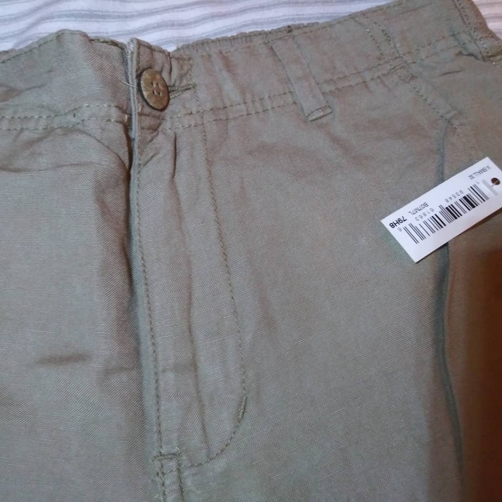 Amazon Essentials Men's Classic-Fit Flat-Front